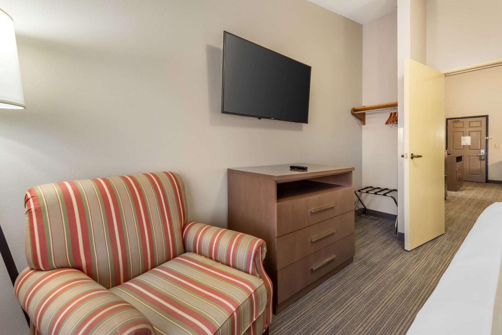 Country Inn & Suites By Radisson, Watertown, Sd Экстерьер фото